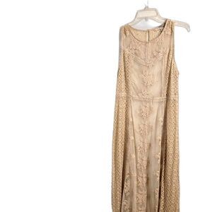 Long Lace sleeveless cream colored dress Size M